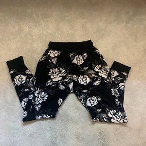 Soft tapered casual pants